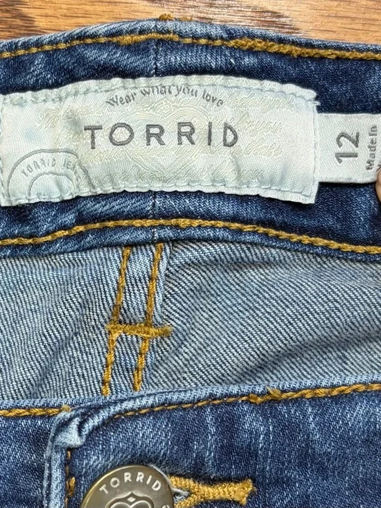 torrid 4" Shorts - Distressed Dark Blue Denim - Picture 3 of 8